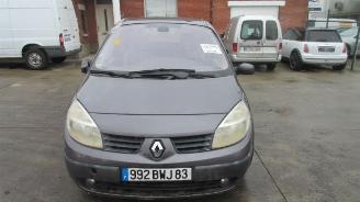 damaged commercial vehicles Renault Scenic  2003/10