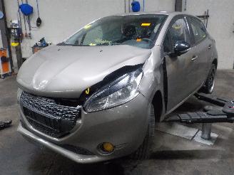 damaged passenger cars Peugeot 208 208 I (CA/CC/CK/CL) Hatchback 1.2 Vti 12V PureTech 82 (EB2F(HMZ)) [60k=
W]  (03-2012/12-2019) 2013/8