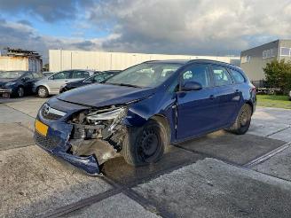 damaged commercial vehicles Opel Astra Sport Tourer 1.4 Edition 2011/10