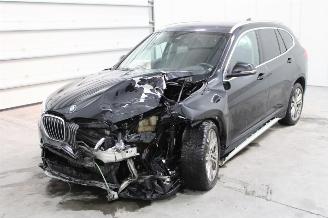 uszkodzony samochody ciężarowe BMW X1  2019/1