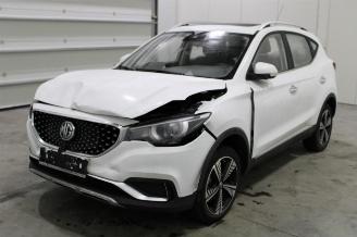 damaged commercial vehicles MG ZS  2021/9