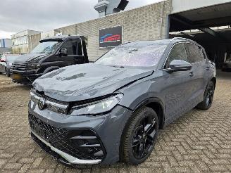Volkswagen Tiguan Tiguan R-Line 1.5eTSI ProMax-Navi Head-Up Keyless IQ-Light 360View Massage Sfeerverl. Acc Lane-Assist Trekhaak 110KW / 150PK 2024/3