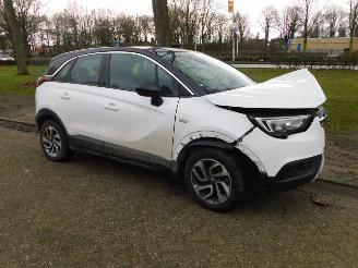 Vaurioauto  passenger cars Opel Crossland X 1.2 2017/8