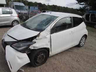 damaged commercial vehicles Toyota Aygo 1.0 X - 5 Drs 2016/5
