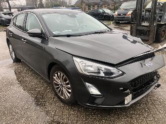 damaged trucks Ford Focus 1.0 ECO BOOST LINE BUSINESS 2019/4