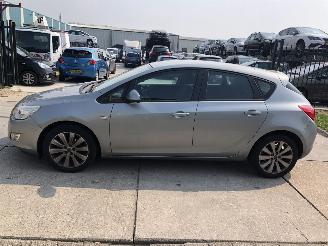 Unfall Kfz Anhänger Opel Astra 1.6i 85kW 5drs 2011/6