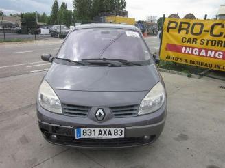 damaged commercial vehicles Renault Scenic  2004/11