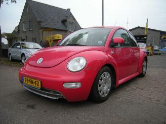 dommages motocyclettes  Volkswagen New-beetle 1.9 TDI 90 (9C1) HIGHLINE MET OA AIRCO 2000/6