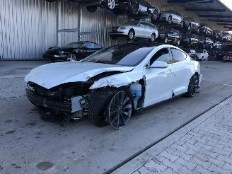Salvage car Tesla Model S 85D 2015/10