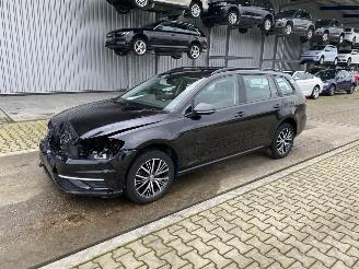 damaged passenger cars Volkswagen Golf  2018/1