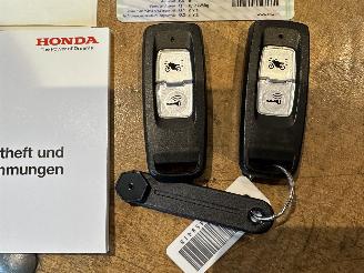Honda  ADV 350A 29pk Matgrijs - keyless - handvat verwarming - abs - slechts 5284km gelopen - lichte krassen picture 30