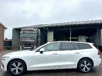 Volvo V-60 Gereserveerd 2.0 B3 Hybrid aut Momentum 49dkm nap - navi - camera - leer - stoel + stuurverw - CarPlay 2021/1