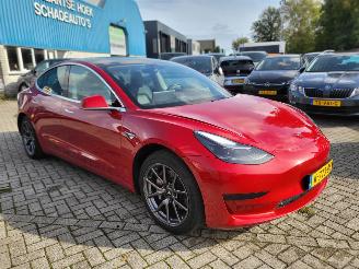skadebil bedrijf Tesla Model 3 Tesla Model 3 RWD 440 KM rijbereik nwprijs € 50 000 2020/12