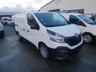 damaged scooters Renault Trafic L1H1 2016/6