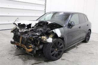 damaged commercial vehicles Porsche Cayenne  2017/5