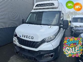 uszkodzony samochody osobowe Iveco Daily 2.3 HI-MATIC L3H3 MAXI| THERMO-KING | AUTOMAAT | AIRCO 2022/1