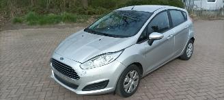 Ford Fiesta 1.5-Diesel 75pk Airco Stoelverwarming leren stuurwiel Led koplampen Pdc Control 2016/6