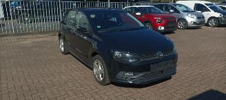 Volkswagen Polo 1.4-TDI 75pk euro-6 Climatecontrol Stoelverwarming Regensensor leren stuurwiel mistlampen Elektrische ramen Elektrische-spiegels met verwarming Centrale vergrendeling met afstandsbediening Start-Stop systeem 15-inch velgen Front radar assistent 2016/2