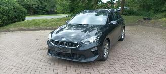 Kia Ceed 1.6-CRDI 136pk Ceed Sportswagon Spirit Navi JBL-sound systeem Camera Leder Sportstoelen Memory Full-Led koplampen Led achterlichten Elektrische achterklep Keyless-entry Climatecontrol CruiseControl 4xStoelverwarming Blindspot Automatisch inparkeren chrome 2018/9