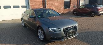 Audi A5 2.0-TDI Automatik Navi Led Climatecontrol CruiseControl Stoelverwarming Lichtautomaat Regensensor Lichtautomaat Mistlampen Afneembare trekhaak Parkeersensoren 18-inch velgen 2016/2