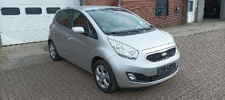 Kia Venga 1.6-16v Automaat Keyless-entry Climatecontrol Stoelverwarming Lichtautomaat Privacyglas leren stuurwiel mistlampen Parkeersensoren Trekhaak 16-inch velgen 2013/7