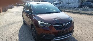 Opel Crossland 1.2-12v Automaat Navi Led koplampen led achterlichten half leren bekleding Stoelverwarming stuurwiel met verwarming inklapbare buitenspiegels chrome design 16-inch velgen Afneembare trekhaak Parkeersensoren voor en achter privacy glas 2018/4