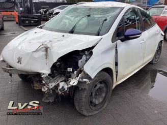 damaged passenger cars Peugeot 208 208 I (CA/CC/CK/CL), Hatchback, 2012 / 2019 1.2 Vti 12V PureTech 2017/3
