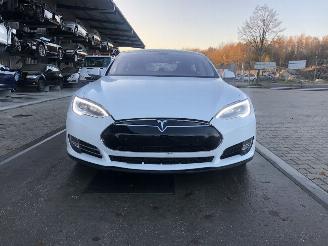 Tesla Model S 85 picture 2